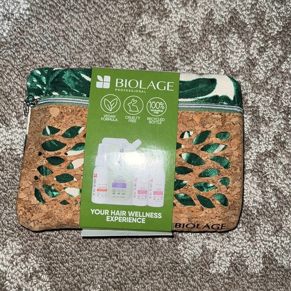 Biolage 5 Piece Set With Tropical Makeup Case NWT - Picture 2 of 3